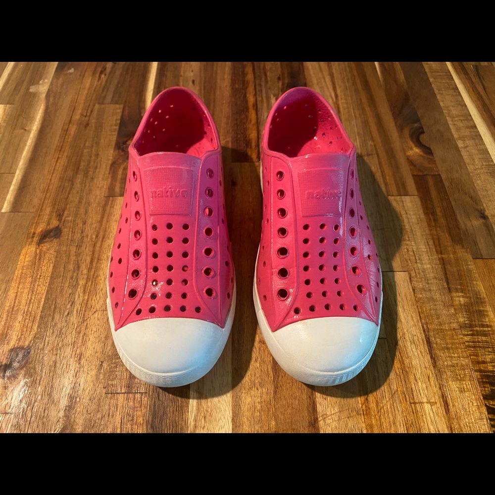 Native kids shoes size 12 in Hollywood Pink